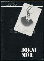 ,,Baráti emlékül - Jókai Mór.&quot; Jókai Mór összes fényképe. Összeáll. és az előszót írta: E. Csorba Csilla. Fotótéka. Bp., 1981, Népművelési Propaganda Iroda. Fekete-fehér fotókkal illusztrálva. Kiadói papírkötés.