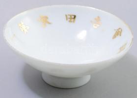 Japán porcelán katonai szakés csésze. cca 1940-1944, kalligrafikus díszítéssel, kis pattogzással, d: 8,5 cm