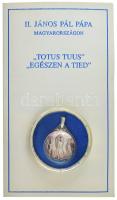 1991. "II. János Pál pápa Magyarországon" kétoldalas Ag emlékérem füllel, előlapján 2db rubinnal díszítve, tanúsítvánnyal, eredeti díszkiadásban (0,999/~29mm) T:AU patina
