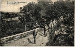 1915 K.u.k. Eisenbahnregiment, Eisenbahnbetrieb / Cs. és kir. vasúti ezred katonái, tábori vasút gőzmozdonya, vonat / Austro-Hungarian Railway Regiment, military field railway locomotive, train. Verlag J.L.K. 1914