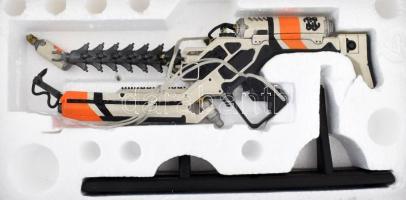 Disctrict 9 Assault Rifle fantázia fegyver miniatúra, díszdobozban, kis sérüléssel, de összességében...