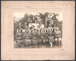 cca 1930-1949 össz. 5 db tablófotó, mindegyik pecséttel jelzett, egyik Kvassay/Bp., többi Grünwald A...