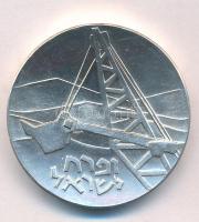 Izrael 1962. 5L Ag "A függetlenség 14. évfordulója / A Negev-sivatag iparosítása" T:UNC,AU ph. Israel 1962. 5 Lirot Ag "20th Anniversary of Independence / Negev Industrialization" C:UNC,AU edge error Krause KM#35