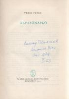 Veres Péter:  Olvasónapló. (Dedikált.) Budapest, 1962. Szépirodalmi Könyvkiadó (Pécsi Szikra Nyomda). Dedikált: ,,Rusvay Tibornak Veres Péter. Vác, 1969. II. 28.&quot; 334 + [2] p. Első kiadás. Veres Péter (1897-1970) író, politikus, a Magyar Írószövetség elnöke. A koalíciós idők végétől politikai értelemben háttérbe szorult. Olvasónaplója egy sokat olvasó, széles látókörű, ám önmagát korántsem irodalmárnak tartó hozzászóló benyomását kelti, aki a magyar és világirodalom számos klasszikus alkotásához fűz gondolatokat, illetve véleményt mond a parasztábrázolás és a realizmus kérdésének irodalompolitikailag korántsem veszélytelen témáihoz. Az írások egy része korábban folyóiratokban jelent meg. Tezla 4074. Prov.: Rusvay Tibor. [Rusvay Tibor (1926-2000) tatabányai, ceglédi és váci gimnáziumi tanár, váci helytörténész, a Váci Múzeum Egyesület titkára.] Urai Erika által tervezett, aranyozott gerincű kiadói egészvászon kötésben, enyhén hiányos, enyhén sérült kiadói védőborítóban.