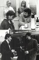 1986 Visszaszámlálás című magyar film jelenetei, 8 db fotó, 18×13 és 18×24 cm-es méretben