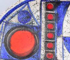 Benkő Ilona (1937-) Fali dísztál geometrikus mintákkal. Mázas kerámia, kézzel festett, jelzett, mini...