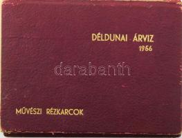 Novák Lajos (1927-1989), Szűcs János (1917-1995) és mások: Déldunai árvíz, 1956, művészi rézkarcok. 9 db színezett rézkarc, papír, mindegyik jelezve jobbra lent. Leporelló. Kiadói, kissé sérül tokban. 7×11,5 cm körüli méretben.