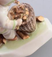 Zsolnay porcelán "tűzifa gyűjtő fiú", kézzel festett, jelzett,(tervező:Sinkó András), kopá...