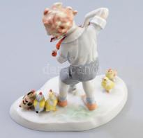 Metzler & Ortoff kacsáknak és csirkéknek hegedülő fiú. Jelzett, hibátlan, m: 17 cm