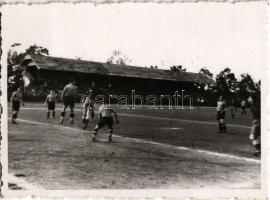 1937 RIPENSIA Temesvár - Unirea Tricolor Bucuresti (Bukarest) 5:0 labdarúgó mérkőzés, focisták a meccs közben, futball / FC Ripensia Timisoara - Unirea Tricolor Bucuresti football match, Romanian football players during the match. photo (8,4 cm x 6 cm)