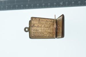 1917. Nyitható magyar katonai dögcédula, belül belekarcolt szöveggel "HJR 17, 1903-2058" é...