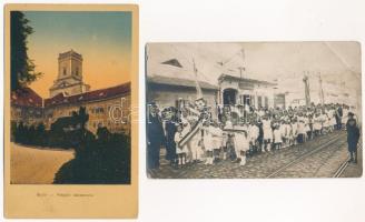 33 db régi magyar város képeslap, főleg Budapest, közte néhány modern / 33 pre-1945 Hungarian town-v...