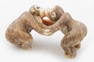 Csont netsuke - majompár. Japán, jelzett, faragott csont, hibátlan, 5,5x3 cm