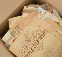Vegyes egy nagy doboznyi papírrégiség