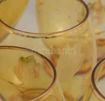 Limonádés kancsó 6 pohárral. Formába fújt, csiszolt, hibátlan, kopott aranyozás