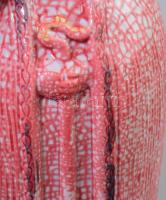 Bodzásparti kerámia butella, pásztor formájú, erezett mintás mázzal, jelzett (KBI), 20 cm