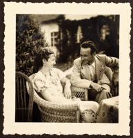 cca 1940-1945 Nagyszénás, Károlyi-kastély, kápolna, Czifra-major, fotóalbum, kb. 164 db beragasztott...