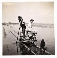 cca 1940-1945 Nagyszénás, Károlyi-kastély, kápolna, Czifra-major, fotóalbum, kb. 164 db beragasztott...