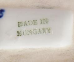 Zsolnay tehén. Jelzett, hibátlan, 7,5x7,5 cm