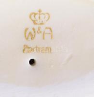 Lippelsdorf Wagner & Apel Bertram 2 darab kisfiú figura, egyik sérült, jelzett, m: 15 cm