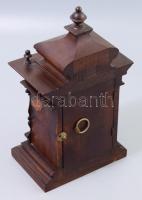 Junghans asztali óra. Utazóóra felesütős szerkezettel, rugó járatos. szép porcelán számlappal, farag...