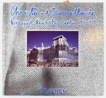 Christo & and Jeanne-Claude: Wrapped Reichstag Berlin 1971-1995. A documentation exhibition. Eine Dokumentationsausstellung. Christo (Hriszto Javasev) (1935-2020) bolgár származású művész és felesége Jeanne-Claude Denat de Guillebon (1935-2009) francia származású művész által ALÁÍRT példány! Köln, 2001, Taschen. Angol és német nyelven, Kiadói papírkötés, borítón és első néhány oldalon hajtásnyommal, máskülönben jó állapotban. / signed by Christo Vladimirov Javacheff (1935-2020) and Jeanne-Claude Denat de Guillebon (1935-2009), known as Christo and Jeanne-Claude. In English and German languague. Köln, 2001, Taschen. Paperback edition