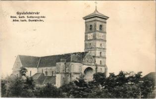 1911 Gyulafehérvár, Alba Iulia; Római katolikus székesegyház. Petri F. Vilmos kiadása. Hátoldalon Szentiványi Róbert (1880-1961) magyar római katolikus pap, egyházi író, könyvtáros, egyetemi tanár - 1907-1919 között a gyulafehérvári hittudományi főiskola tanára, a Batthyaneum könyvtár őre, majd igazgatója - verses levele / Röm. kath. Domkirche / cathedral. Letter of Róbert Szentiványi, Hungarian Catholic priest, ecclesiastical writer, librarian, university teacher - between 1907-1919 a teacher at the College of Religious Studies in Alba Iulia, keeper and then director of the Batthyaneum library - on the backside