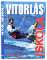 Doug Schryver: Vitorlás iskola. Ford.: Illich Lajos. Bp., 1992, Egyetemi Kiadó. Gazdag képanyaggal illusztrálva. Kiadói egészvászon-kötés, kiadói papír védőborítóban.