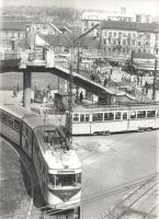 cca 1970 Budapest, Moszkva tér tele villamosokkal, hátoldalon feliratozott fotó Modern közlekedés felirattal, jó állapotban, néhány kisebb törésnyommal, 29,5×21,5 cm