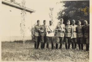 1940 A kecskeméti jászkun huszárok, 26 db részben feliratozott fotó, szép állapotban, 6×8,5 cm