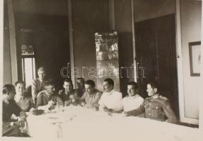 1940 A kecskeméti jászkun huszárok, 26 db részben feliratozott fotó, szép állapotban, 6×8,5 cm