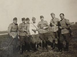 1940 A kecskeméti jászkun huszárok, 26 db részben feliratozott fotó, szép állapotban, 6×8,5 cm