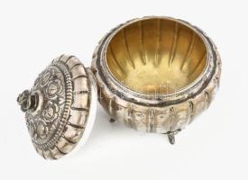 Cukordoboz. Ezüst (Ag), dianás jelzéssel. Rózsa díszítéssel. 270 g d: 13 cm, m: 12 cm