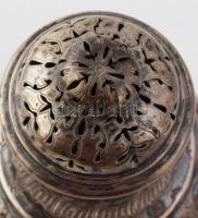 Porcukorszóró. Ezüst (Ag), dianás jelzéssel. Gilosált díszítéssel. 103 g 13 cm