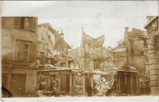 1918 Első világháborús, valószínűleg az olasz fronton készült fénykép egy lerombolt városrészről / WWI Austro-Hungarian K.u.K. military, destroyed part of a city on the Italian front. photo (vágott / cut)