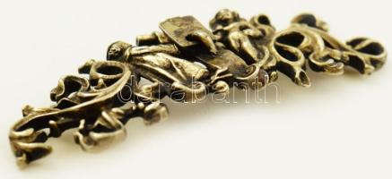 Ezüst (Ag) övcsat figurális díszítéssel, aranyozott. XV. századi gótikus motívum, jelzés nélkül, a p...