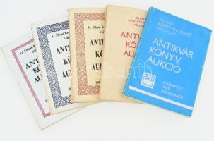 1979-1987 Állami Könyvterjesztő Vállalat (ÁKV) könvaukciós katalógusai, 5 db: 1979. november, 1980. november, 1981. nov., 1982. nov., 1986. november. Az 1979-es katalógusban eredménylistában. Az 1986-ost kivéve mindegyikben ceruzás leütési árakkal.