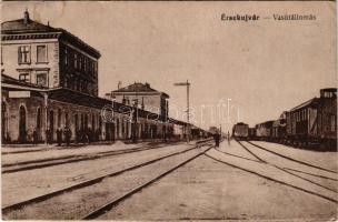 1918 Érsekújvár, Nové Zámky; Vasútállomás, vonat. Vasúti levelezőlapárusítás 182. / railway station, train (EK)