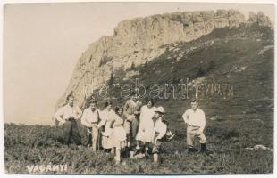 Felsőbánya, Baia Sprie (?); kirándulók, turisták csoportja / group of hikers, tourists. Vagányi photo (vágott / cut)