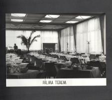 [Fotóalbum] Az esztergomi ,,Fürdő" Szálló új szárnyának feliratozott fényképalbuma. (1967)
Esz...