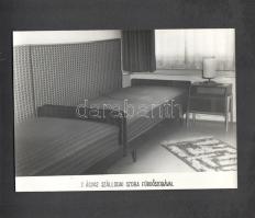 [Fotóalbum] Az esztergomi ,,Fürdő" Szálló új szárnyának feliratozott fényképalbuma. (1967)
Esz...