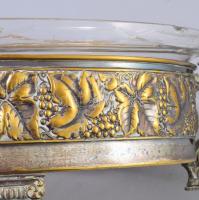 Szecessziós asztalközép kínáló, ezüstözött lemez, üveg betéttel, lepattanással, h: 41 cm, m: 12 cm