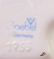 Hummel fiú virággal, jelzett, restaurált, m: 11 cm