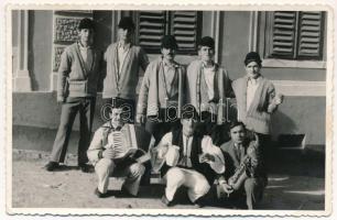 Polyán, Poiana Sibiului, Flussau (Szeben); erdélyi folklór, férfiak harmonikával és szaxofonnal / Transylvanian folklore, men with accordion and saxophone. Mircea Juga photo (non PC) (fa)