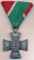 1940. "Nemzetvédelmi Kereszt" ezüstözött bronz kitüntetés mellszalagon. T:XF 1940. Hungary "National Defense Cross" silver plated bronze decoration with ribbon. C:XF NMK 442.