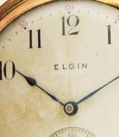 Elgin zsebóra díszített réz tokkal, számlapon hajszálrepedéssel. javításra szorul d: 50 mm