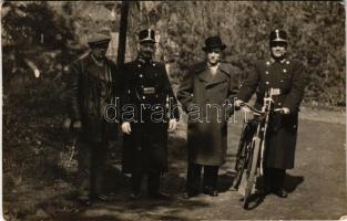 Magyar katonatisztek kerékpárral / Hungarian military, officers with bicycle. photo (EK)