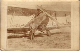 Pilóta repülőgéppel / Hungarian military, pilot with aircraft. photo (EK)