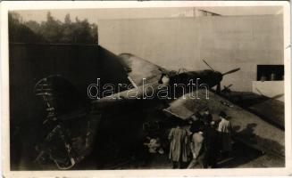 1941 Budapest, Őszi Lakberendezési és Háztartási Vásár, Hős honvédeink szovjetharctéri zsákmányából: lelőtt szovjet bombavető (kis szakadás / small tear)