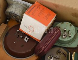 11 db régebbi vekker, változó méretben és állapotban